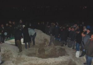 Hem deprem vurdu, hem yangın