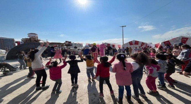 Yakutiye GM'den depremzede çocuklara moral