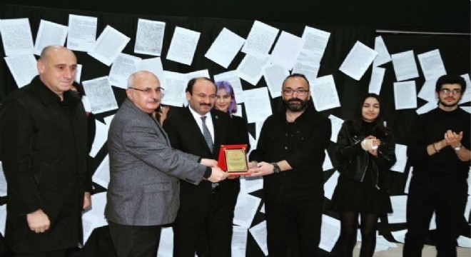 Yakutiye HEM ‘Kadın' adlı oyunu sahneledi