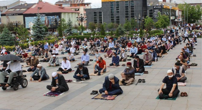 Yakutiye Kent Meydanı'nda 3. Cuma