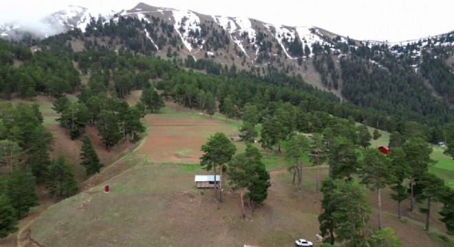 Yaylalara kar düştü