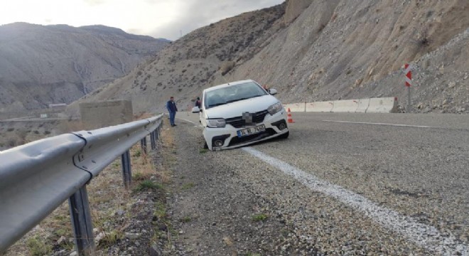 Yola düşen taşlar kazaya neden oldu
