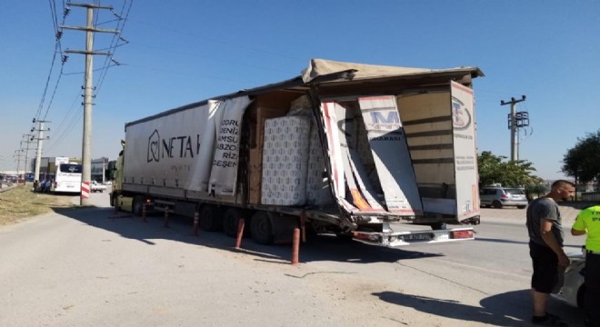 Yolcu otobüsü tıra çarptı: 2 yaralı