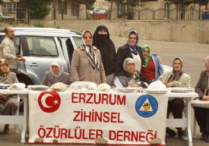 Zihinsel Özürlüler Derneği'nden Kermes