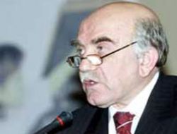 Bakana gitti, görevden alındı