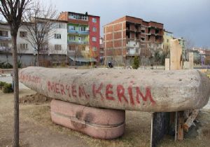 Dikilitaş mesaj panosu oldu..!