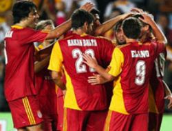 Aslan komşuda kükredi 