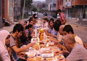 İftar'da bereketi paylaştılar