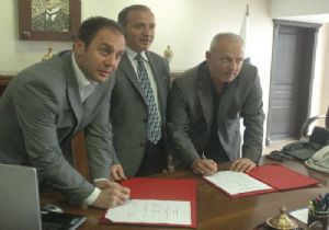 Çelik'le yollar ayrıldı