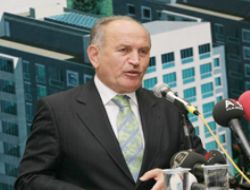 Topbaş merkeze boyun eğdi