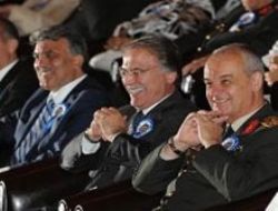 Oramiral kahkahaya boğdu!