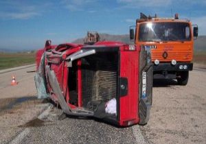 PASİNLER'DE TRAFİK KAZASI: 4 YARALI