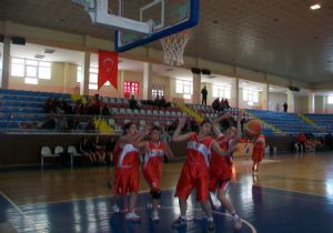 Liseli gençler potada ter döküyor