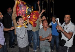 Taraftarlar bilet yarışında