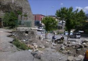 Ebu ishak Türbesi yenileniyor