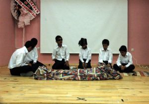 Sokakta çalışan çocuklar kahkahaya boğdu