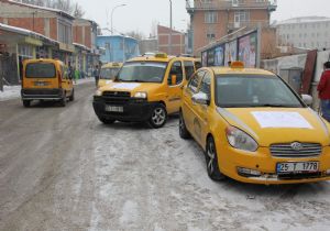 Karayolu'nu trafiğe kapattılar