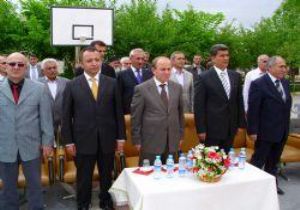 Türkçe'yi çok iyi bilmeliyiz