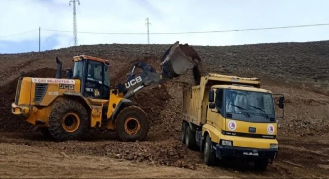 Çat Belediyesi'nden yol seferberliği