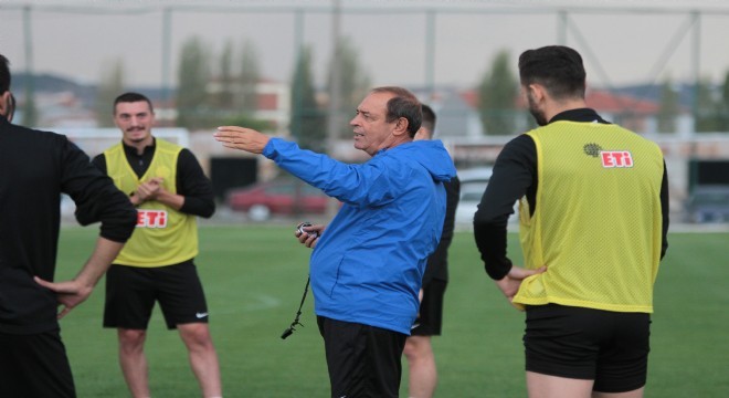 İldiz Eskişehirspor'un başında ilk antrenmanına çıktı