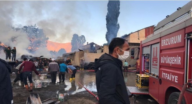 İspir Zeyrek'te 5 ev harabeye döndü