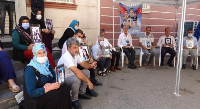 ‘3 yıldır çocuk çalan partinin önündeyiz'