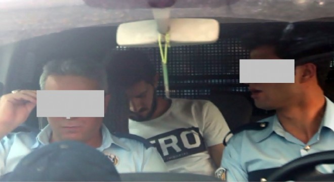 ‘Hero' yazılı tişört giyen öğrenci gözaltında