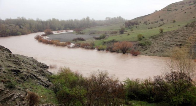 Karasu ve Fırat'ın debileri arttı